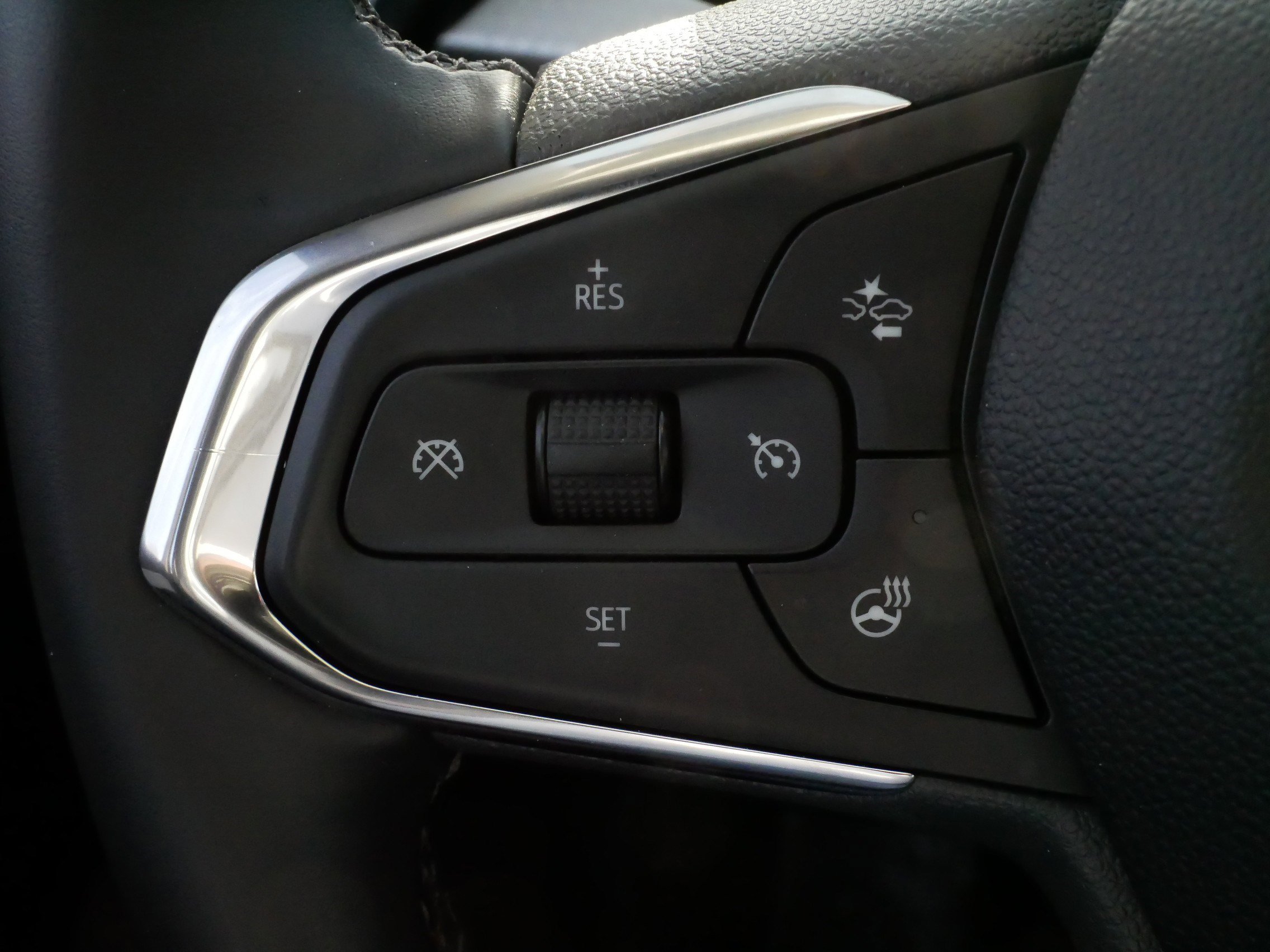 Used 2025 Chevrolet Trax LT w/ LT Convenience Package image 25