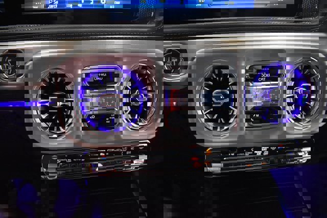 Used 2025 Mercedes-Benz G 550 image 32