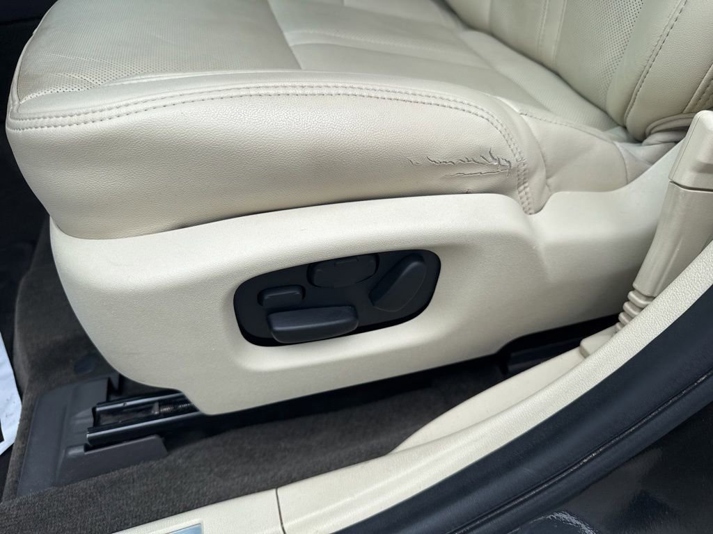 Used 2014 Lincoln MKS AWD w/ Equipment Group 201A image 14