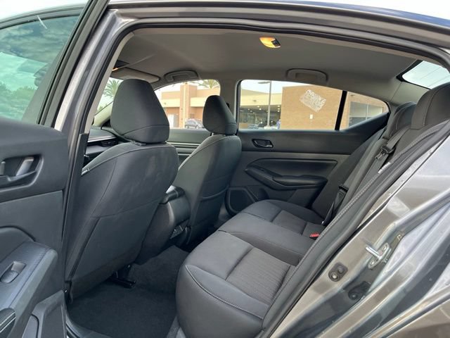 Used 2025 Nissan Altima 2.5 SV FWD image 12