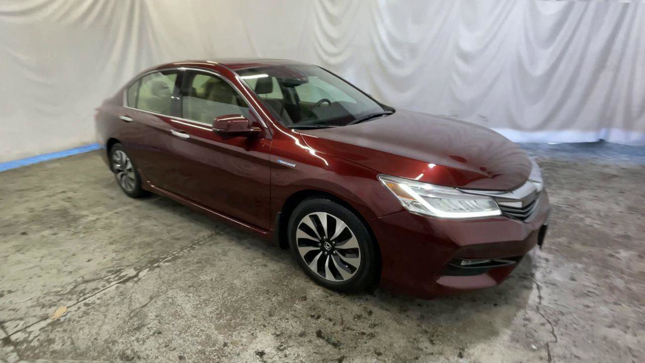 Used 2017 Honda Accord Touring image 2