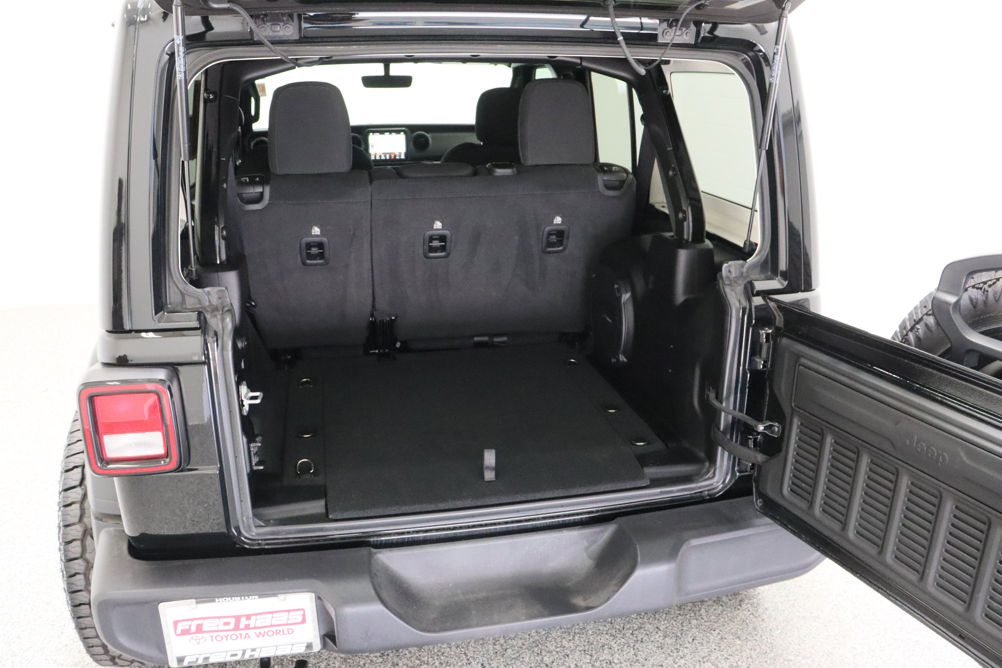 Used 2021 Jeep Wrangler Unlimited Sport w/ Sun And Sound Package AWD/4WD image 32
