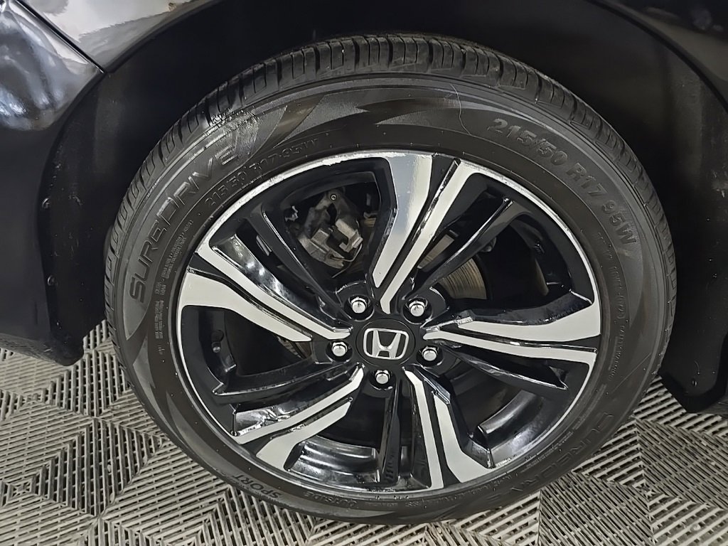 Used 2018 Honda Civic Touring image 14