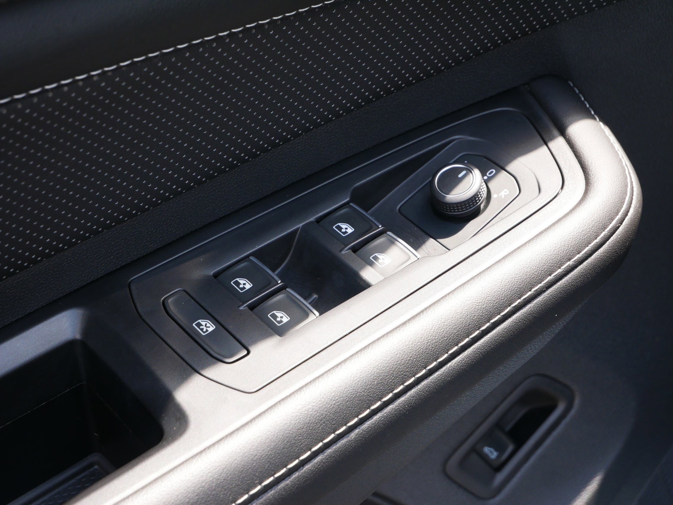 Certified 2024 Volkswagen Atlas Cross Sport SEL R-Line image 22