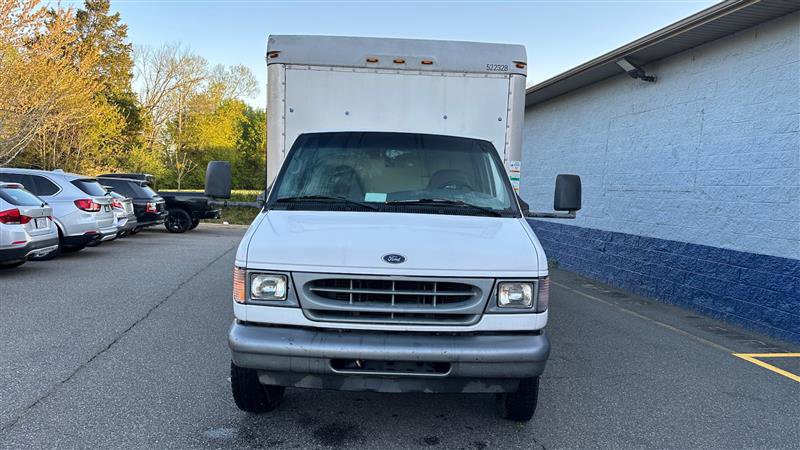 Used 2002 Ford E-350 and Econoline 350 Super Duty image 2