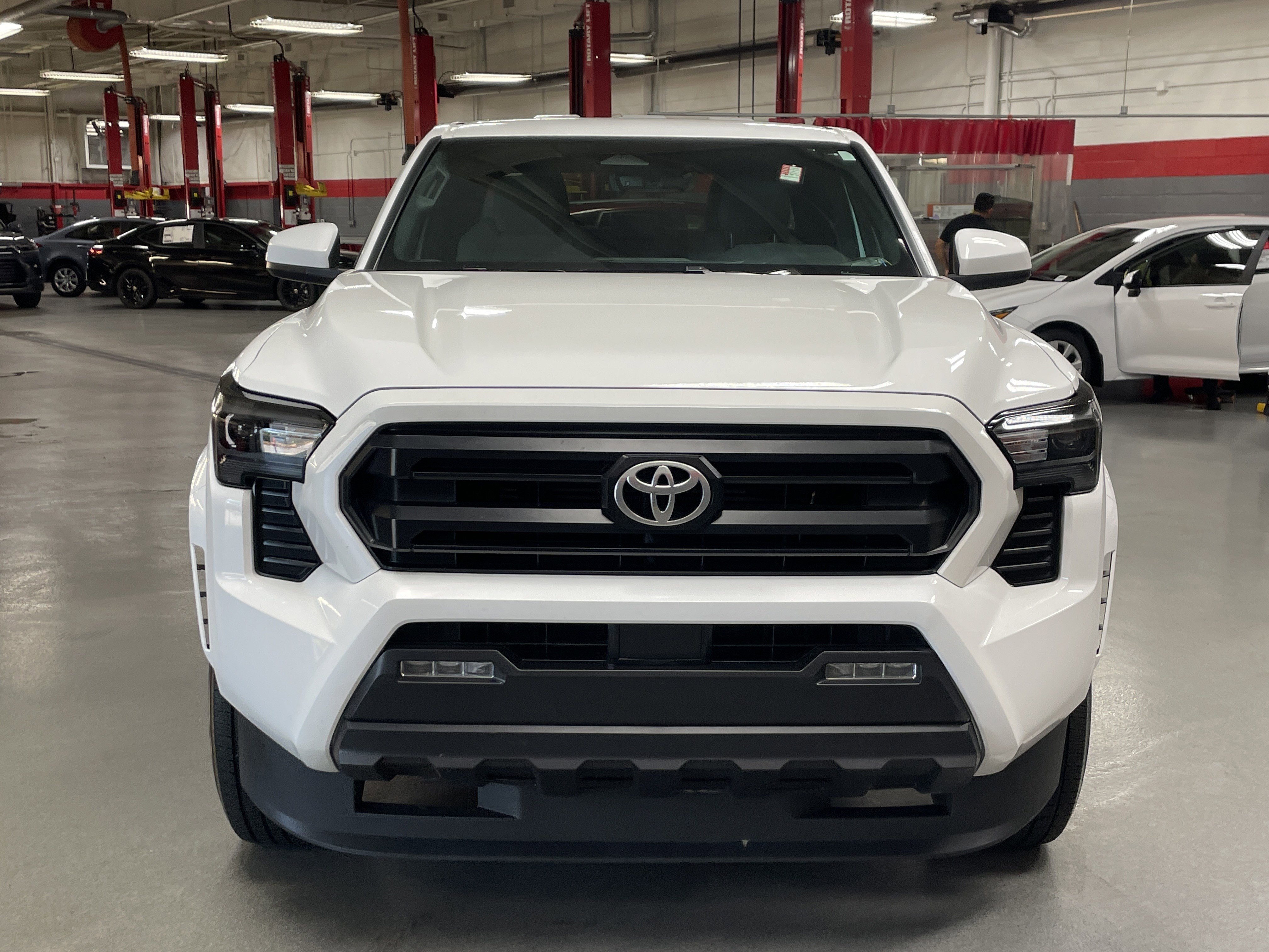 Used 2025 Toyota Tacoma SR5 AWD/4WD image 3