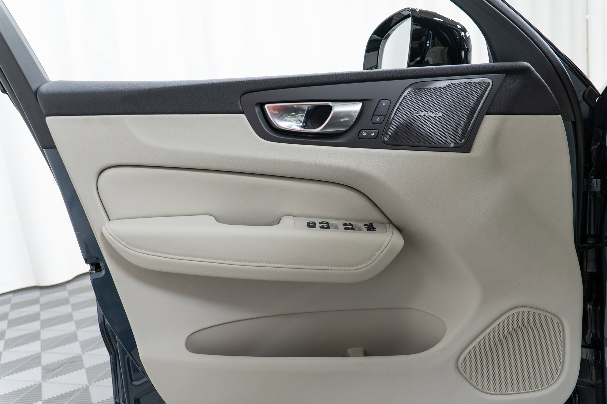 New 2026 Volvo XC60 B5 Ultra w/ Climate Package image 11