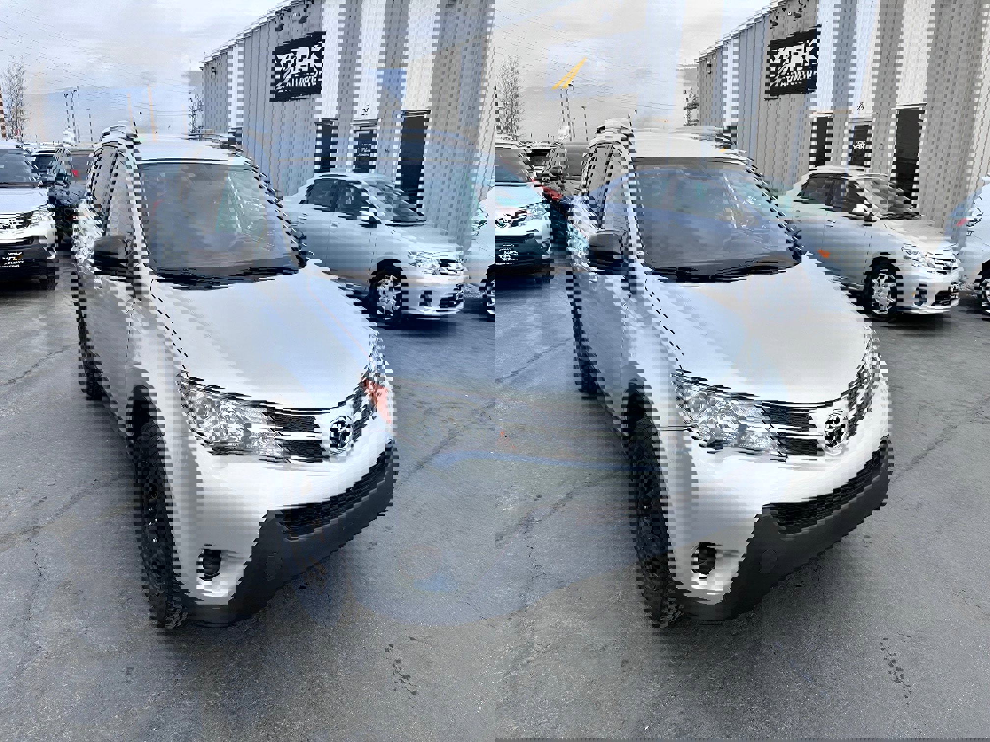 Used 2015 Toyota RAV4 LE image 1