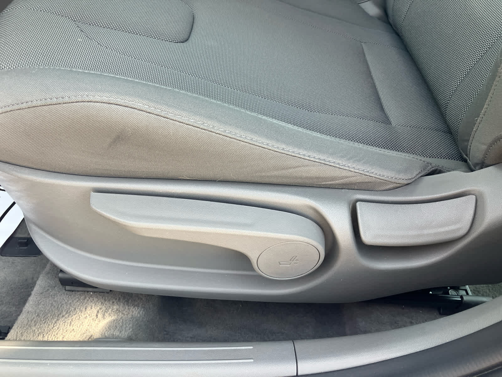 Used 2024 Hyundai Elantra SE FWD image 11