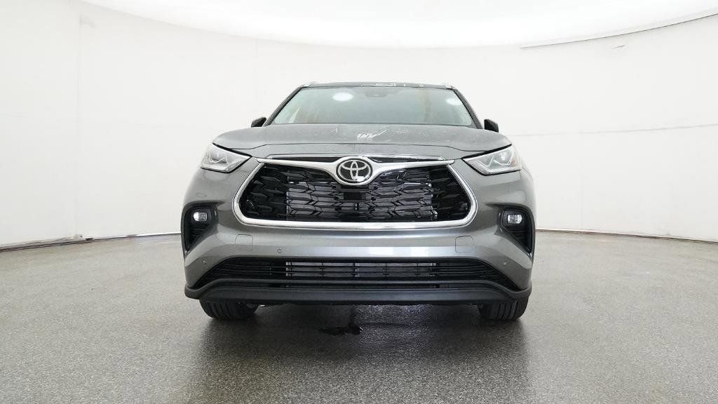 Certified 2026 Toyota Highlander Limited AWD/4WD image 19