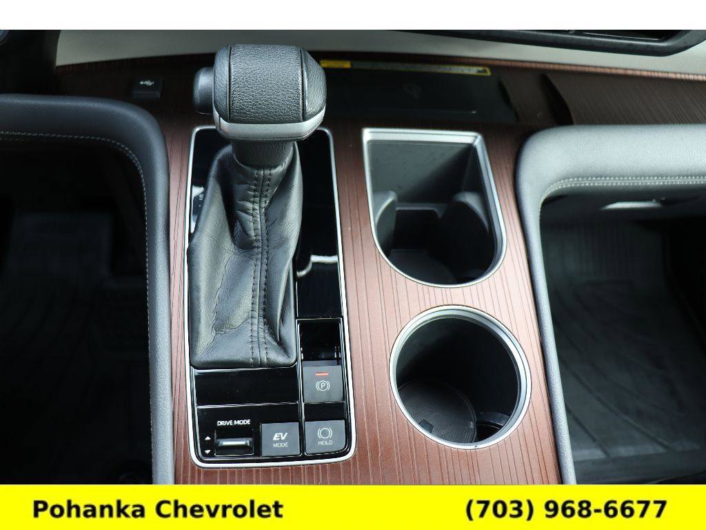 Used 2022 Toyota Sienna XLE image 16