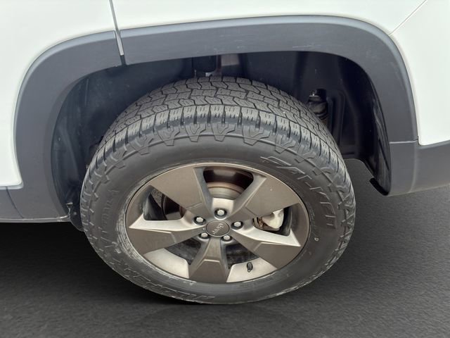 Used 2017 Jeep Cherokee 75th Anniversary AWD/4WD image 11