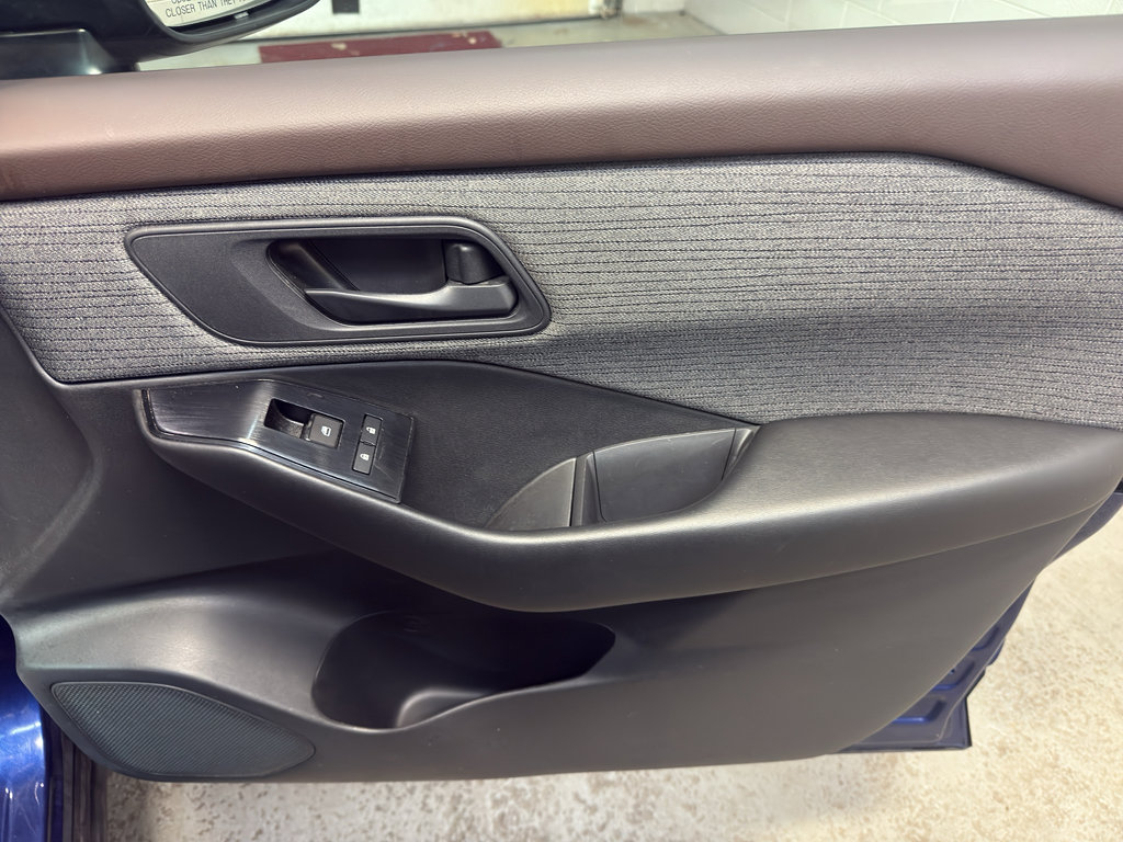 Used 2023 Nissan Rogue S AWD/4WD image 20