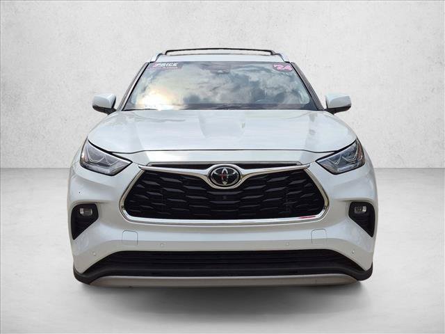 Used 2024 Toyota Highlander Platinum AWD/4WD image 2