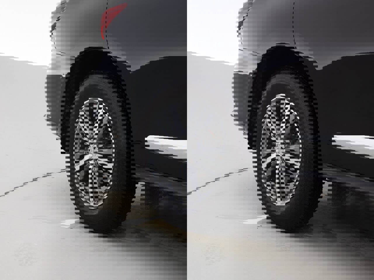 Used 2019 INFINITI QX60 Luxe w/ Essential Package image 19