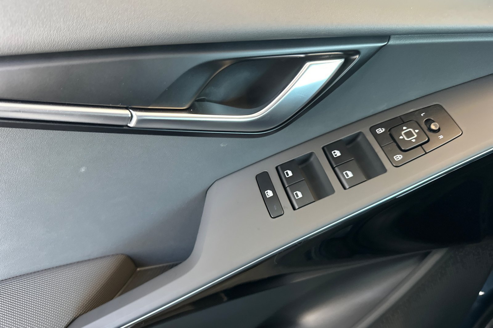 New 2026 Kia Niro EX FWD image 11