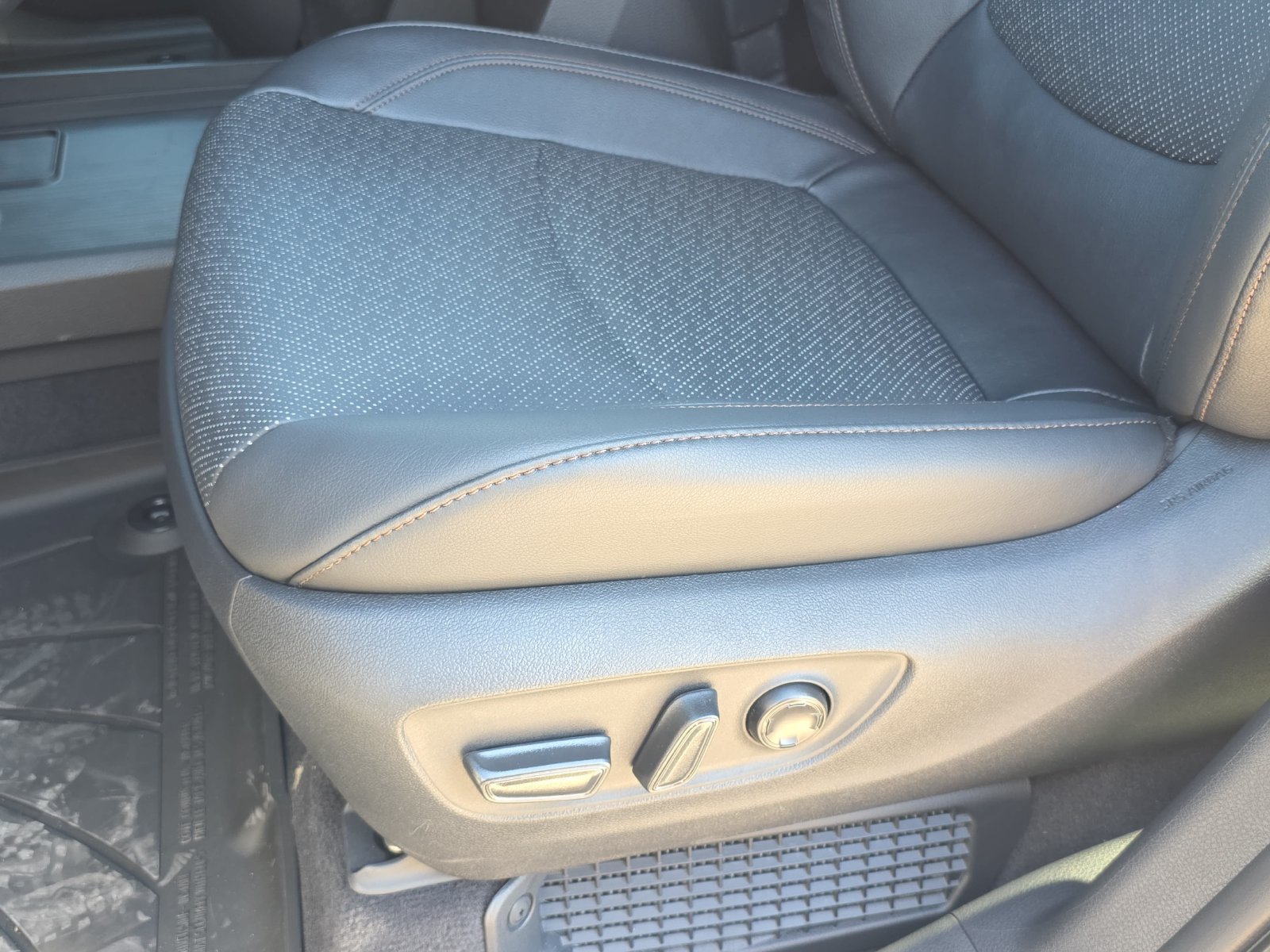 New 2026 Toyota Sienna Limited AWD/4WD image 25