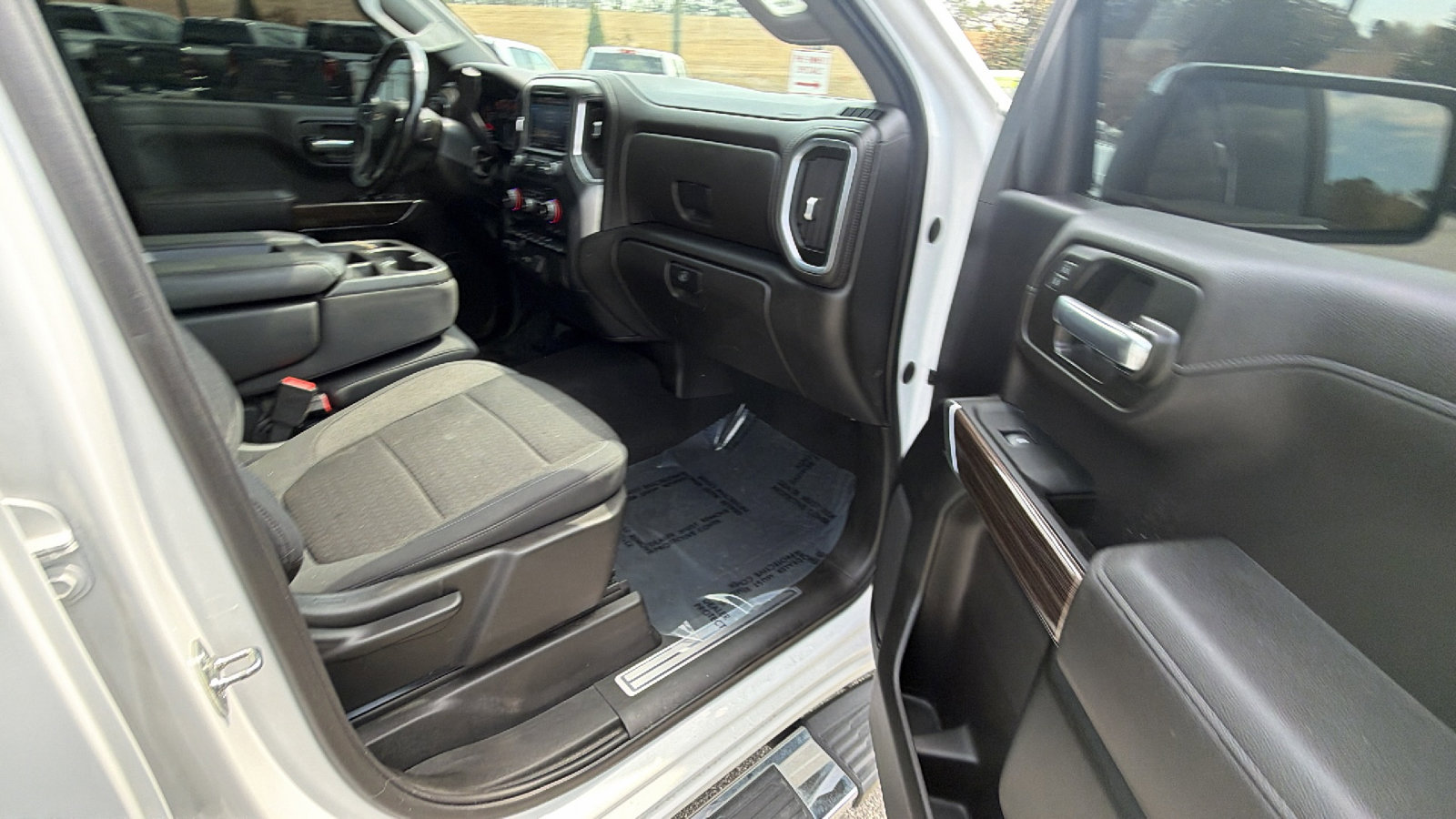 Used 2021 Chevrolet Silverado 1500 LT image 19