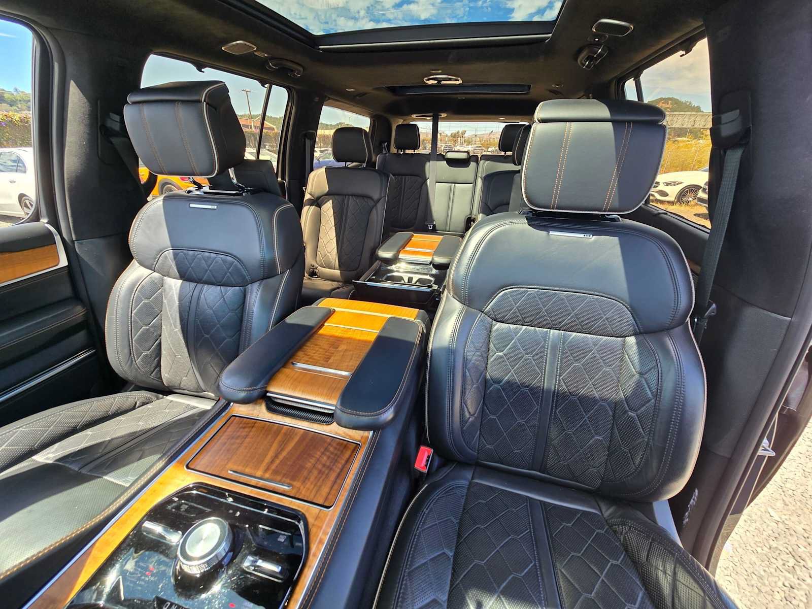 Used 2022 Jeep Grand Wagoneer Series III w/ Rear Seat Video Group 1 AWD/4WD image 23