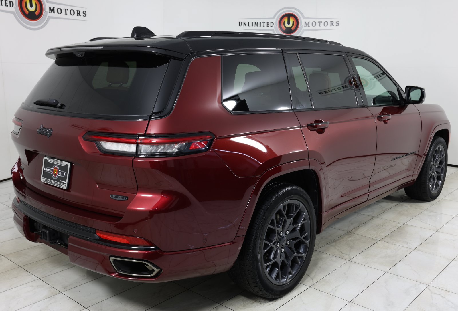 Used 2025 Jeep Grand Cherokee L Summit AWD/4WD image 3