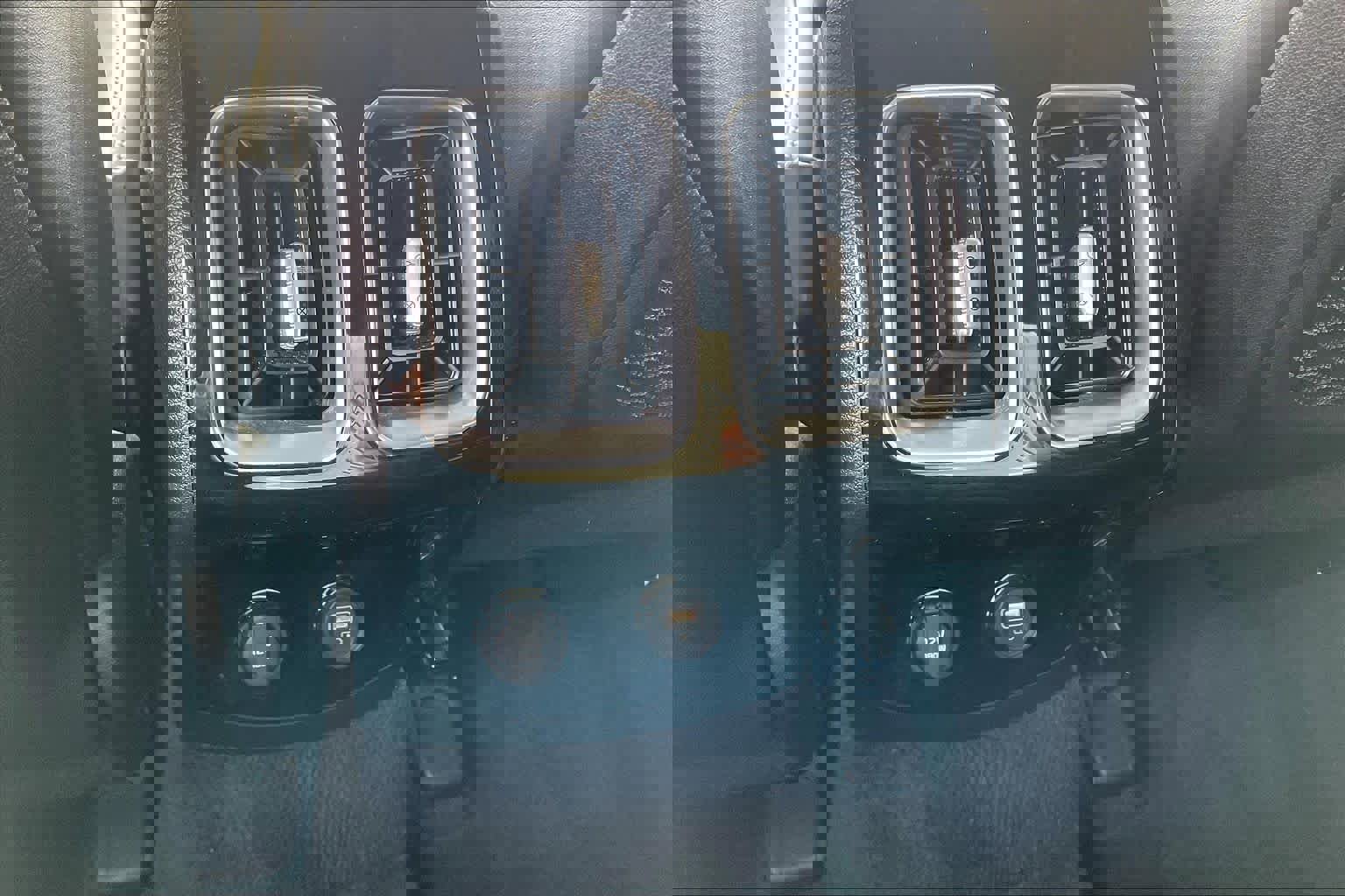 Used 2022 Kia Sorento SX image 38