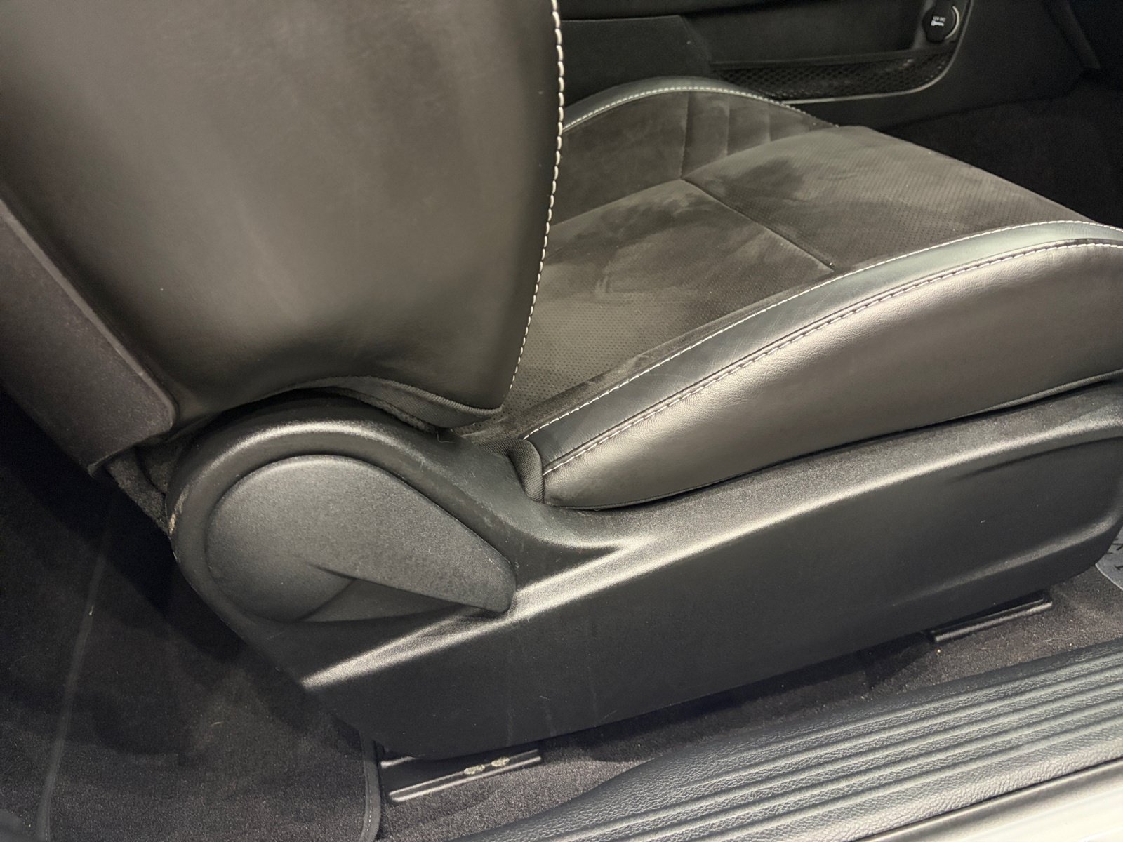 Used 2019 Dodge Challenger SRT Hellcat w/ Plus Package RWD image 32