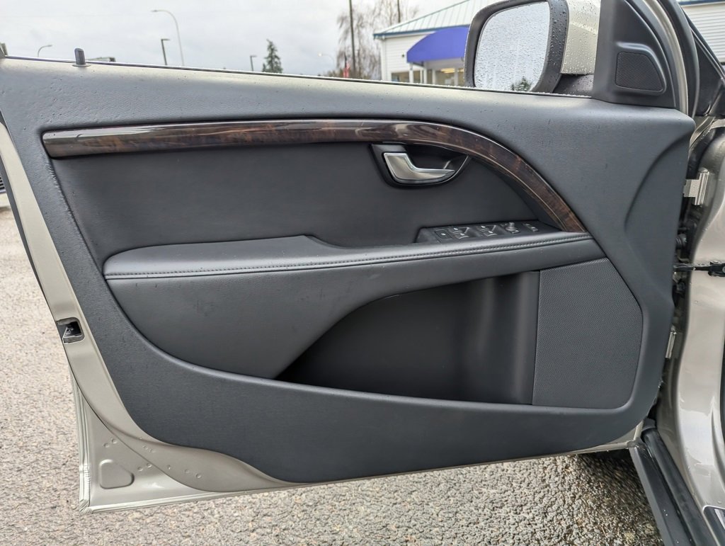 Used 2016 Volvo XC70 T5 Premier w/ Proximity Package image 10