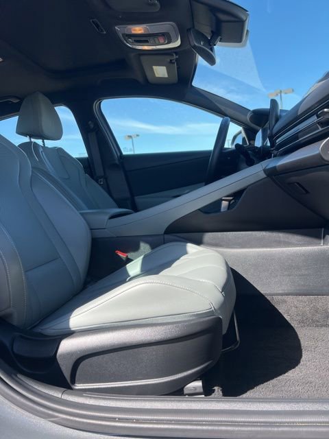 Used 2025 Hyundai Elantra Limited FWD image 35