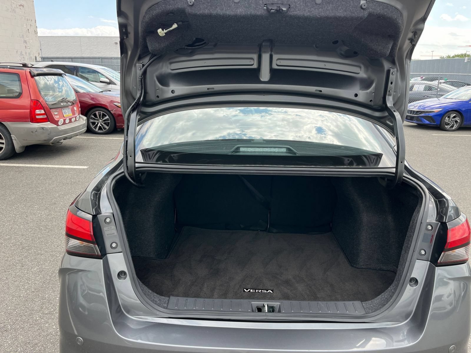 Used 2025 Nissan Versa SV FWD image 30