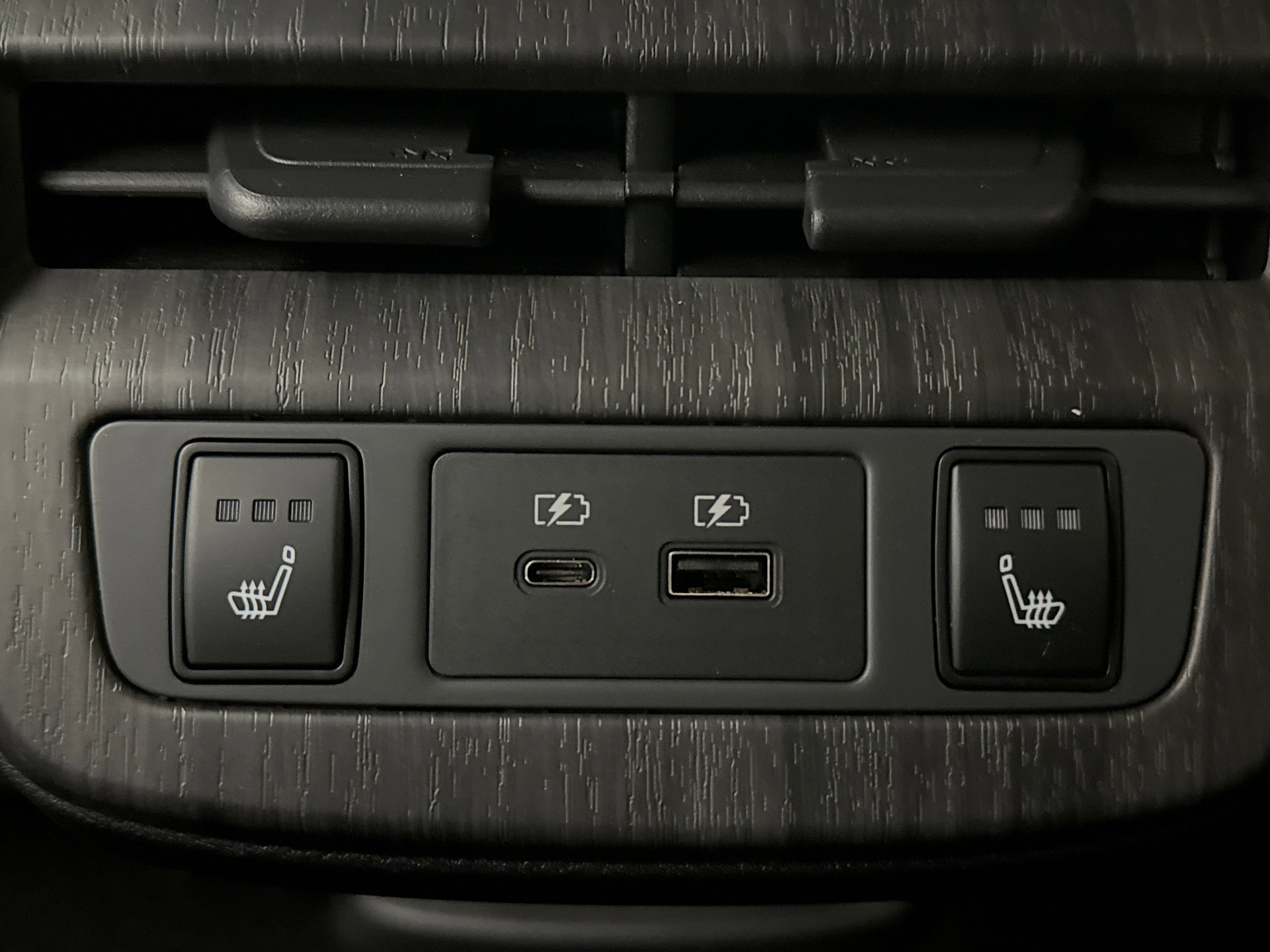 Used 2023 Nissan Ariya AWD image 19