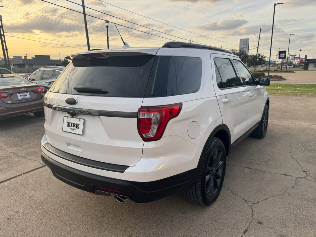 Used 2018 Ford Explorer XLT w/ Equipment Group 202A image 5