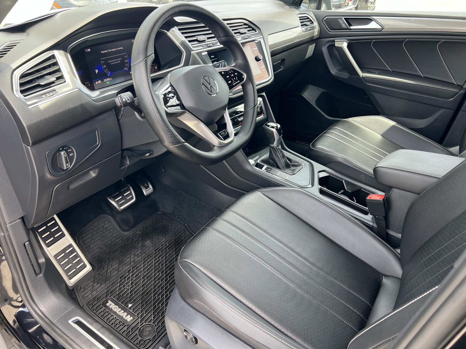 Certified 2022 Volkswagen Tiguan SE R-Line FWD image 5