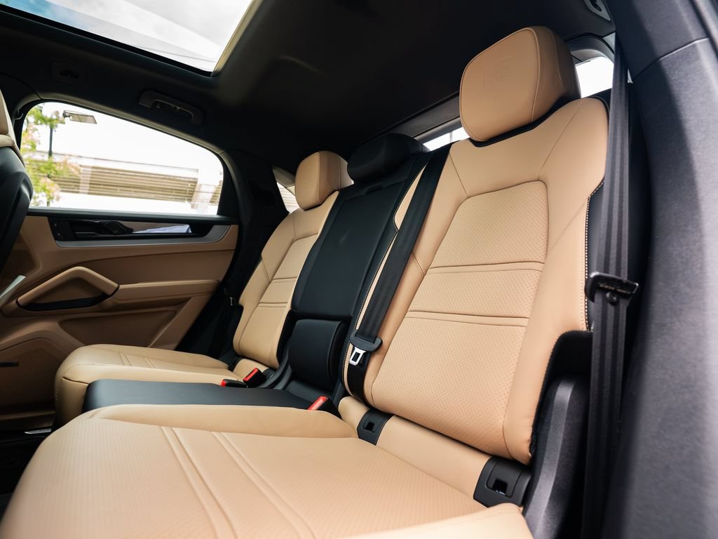 New 2026 Porsche Cayenne Coupe AWD/4WD image 24