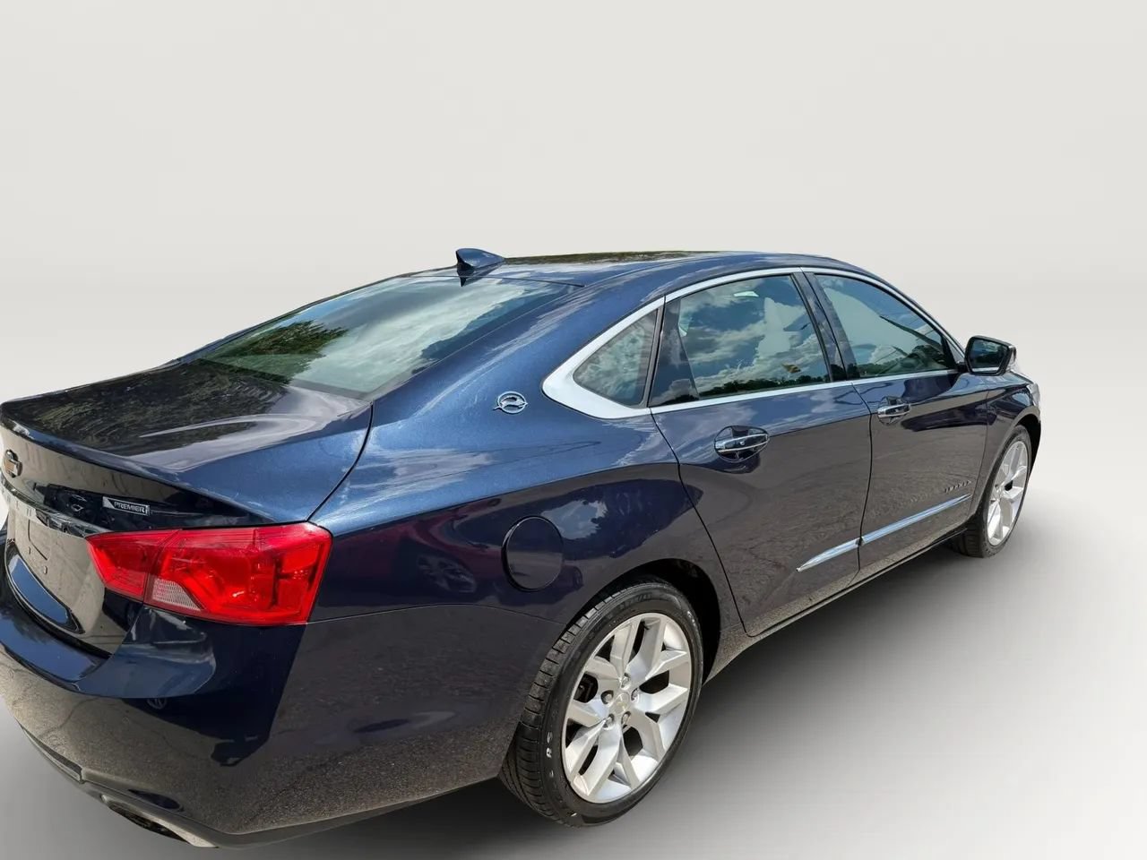 Used 2019 Chevrolet Impala Premier FWD image 3