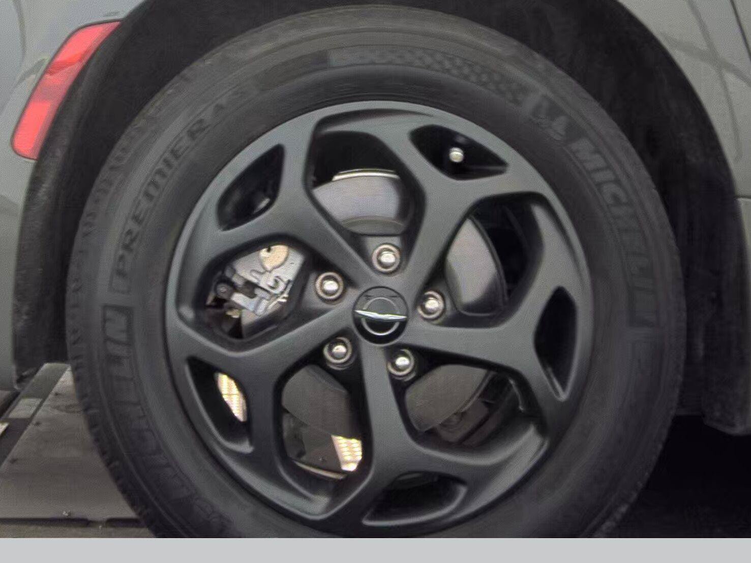 Used 2022 Chrysler Pacifica Touring-L w/ S Appearance Package FWD image 6