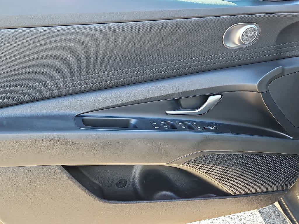 Used 2024 Hyundai Elantra SEL FWD image 11