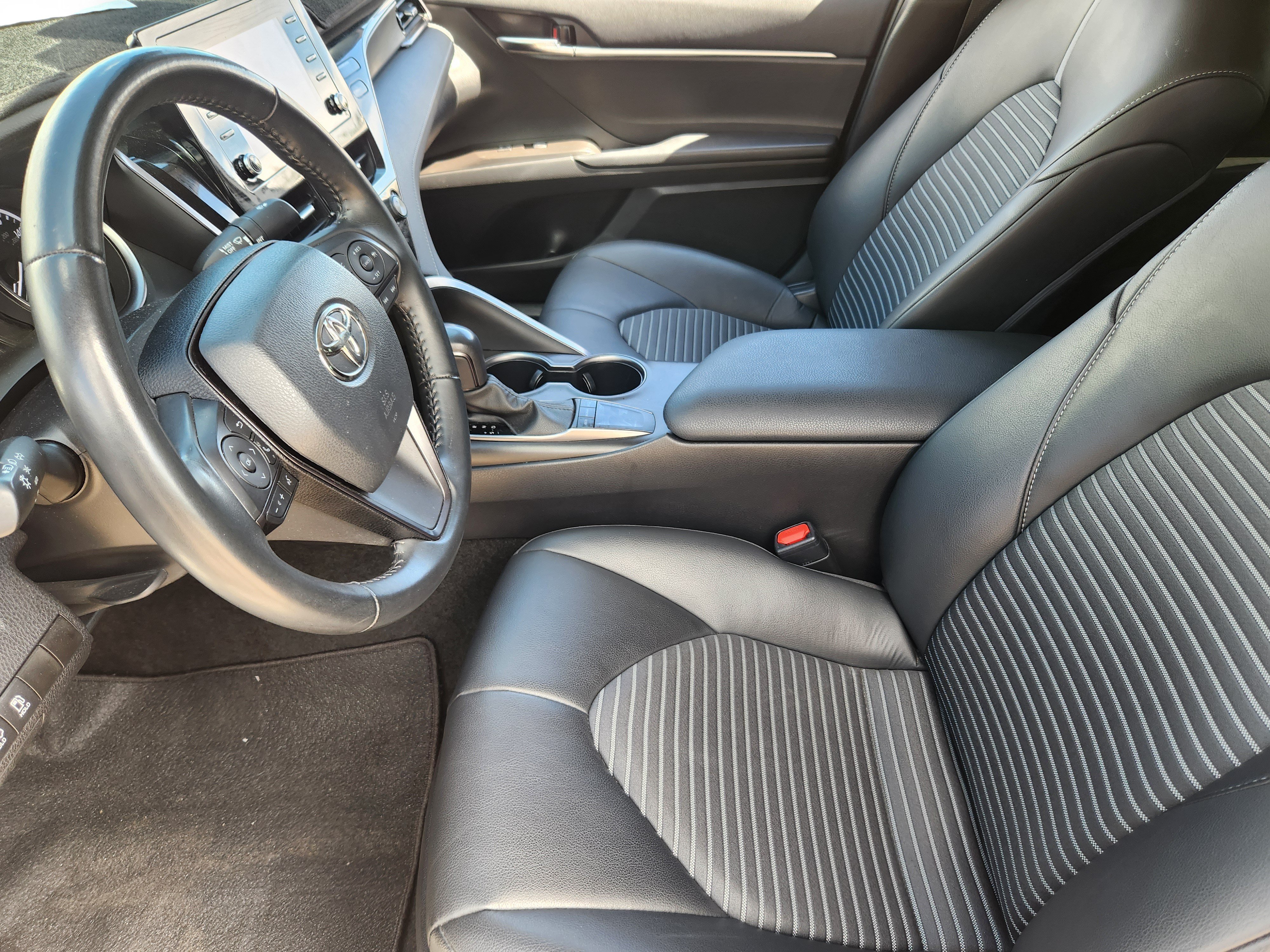 Used 2023 Toyota Camry SE FWD image 9