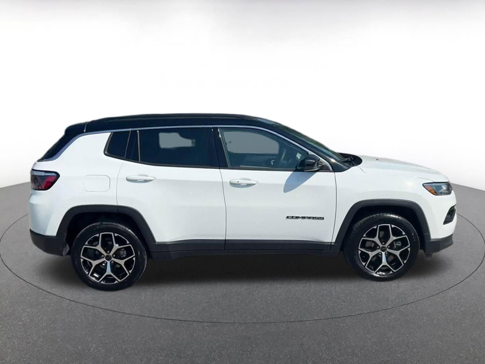 Used 2025 Jeep Compass Limited AWD/4WD image 16