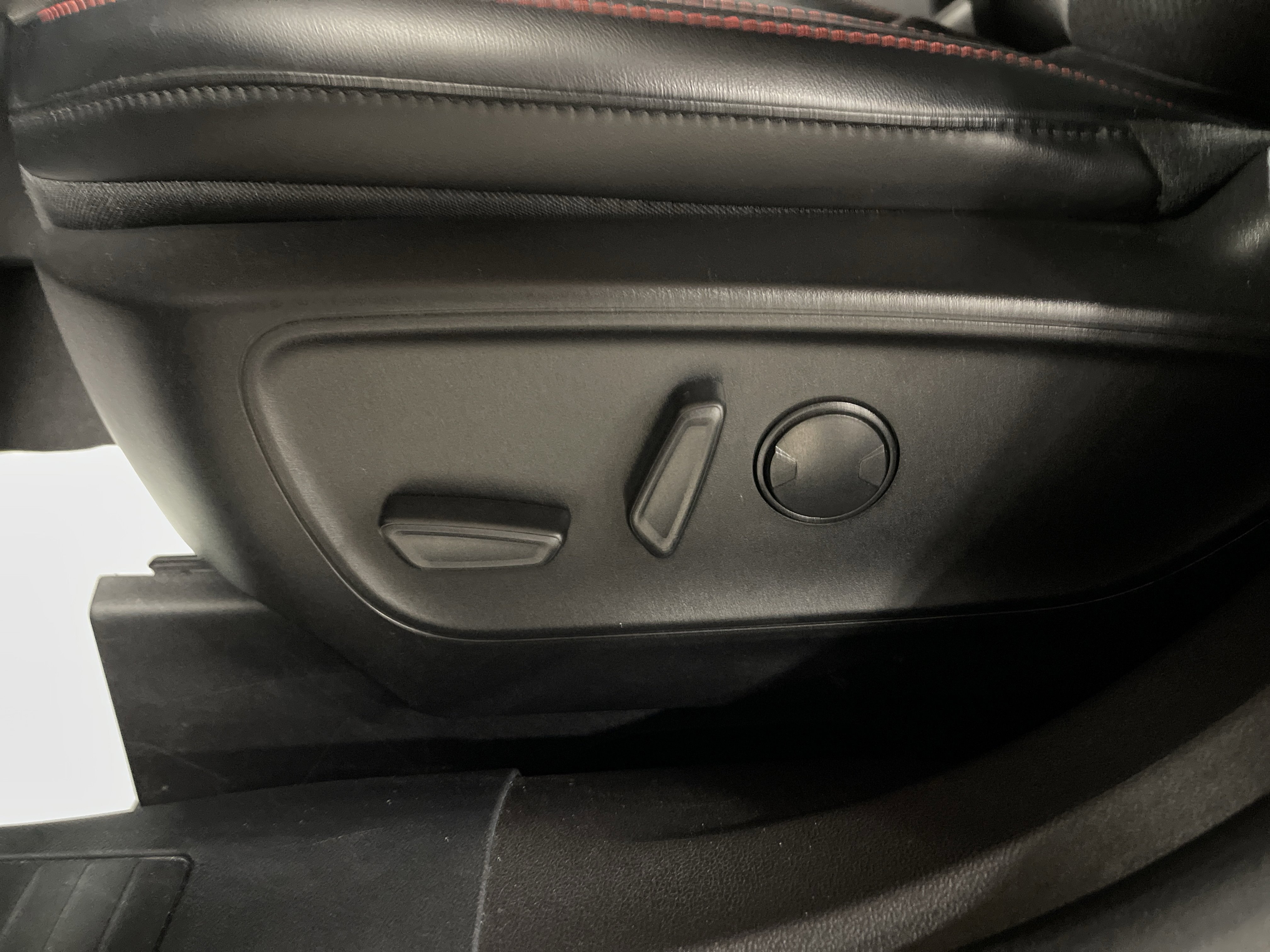 Used 2024 Ford Escape ST-Line Select w/ Tech Pack #2 image 10