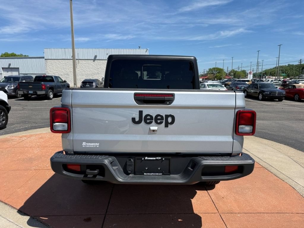 Used 2024 Jeep Gladiator Sport AWD/4WD image 5