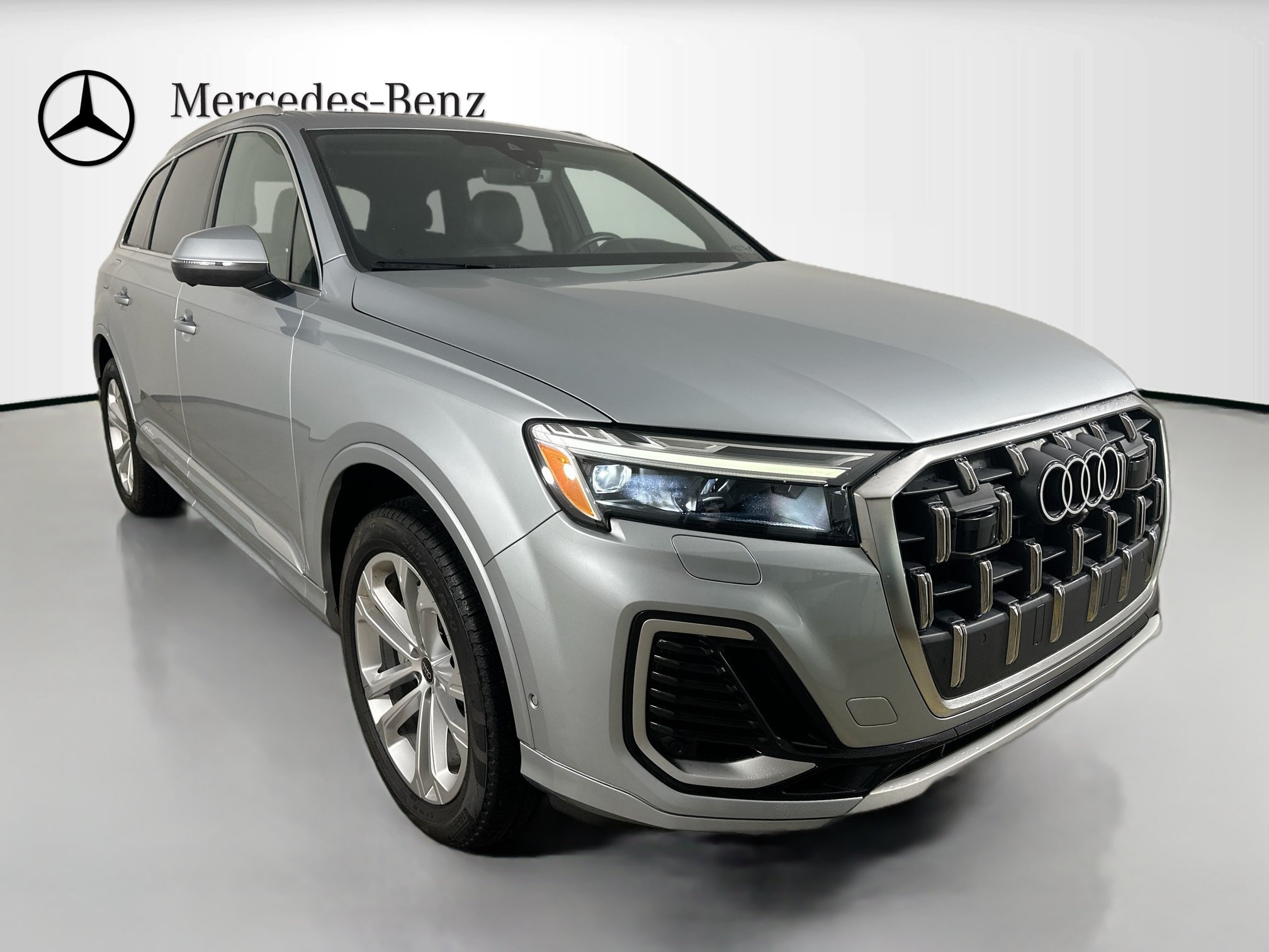 Used 2025 Audi Q7 3.0T Premium Plus AWD/4WD image 3