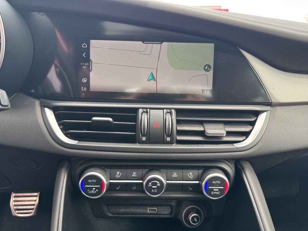 Used 2022 Alfa Romeo Giulia Veloce image 40