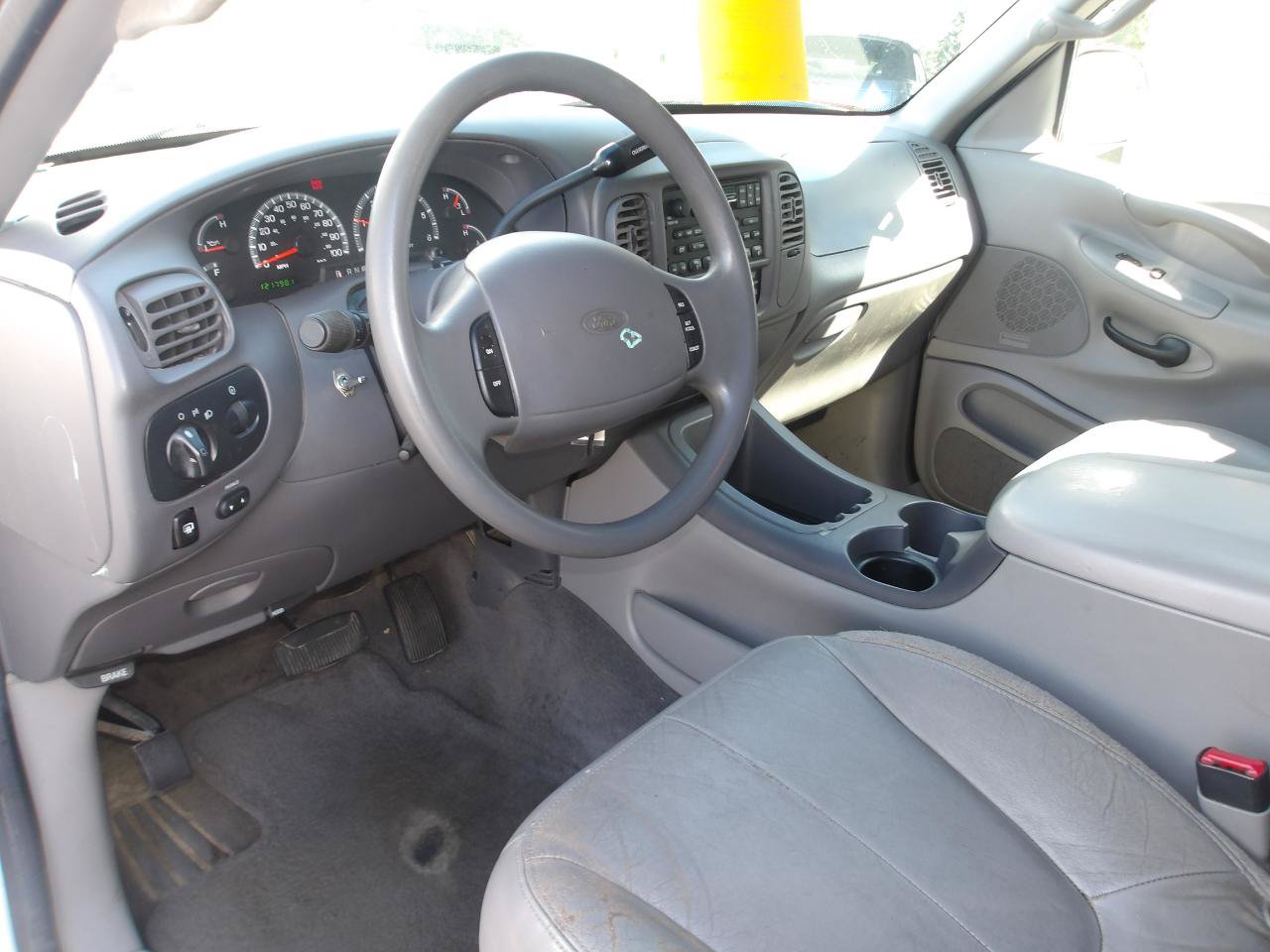 Used 2000 Ford Expedition XLT AWD/4WD image 9