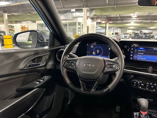 Used 2025 Chevrolet Trax RS w/ Sunroof Package image 24