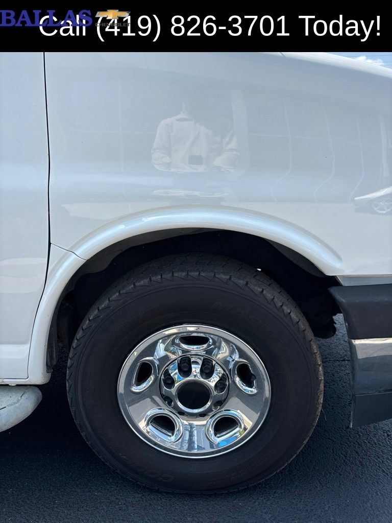Used 2017 GMC Savana 2500 RWD image 9