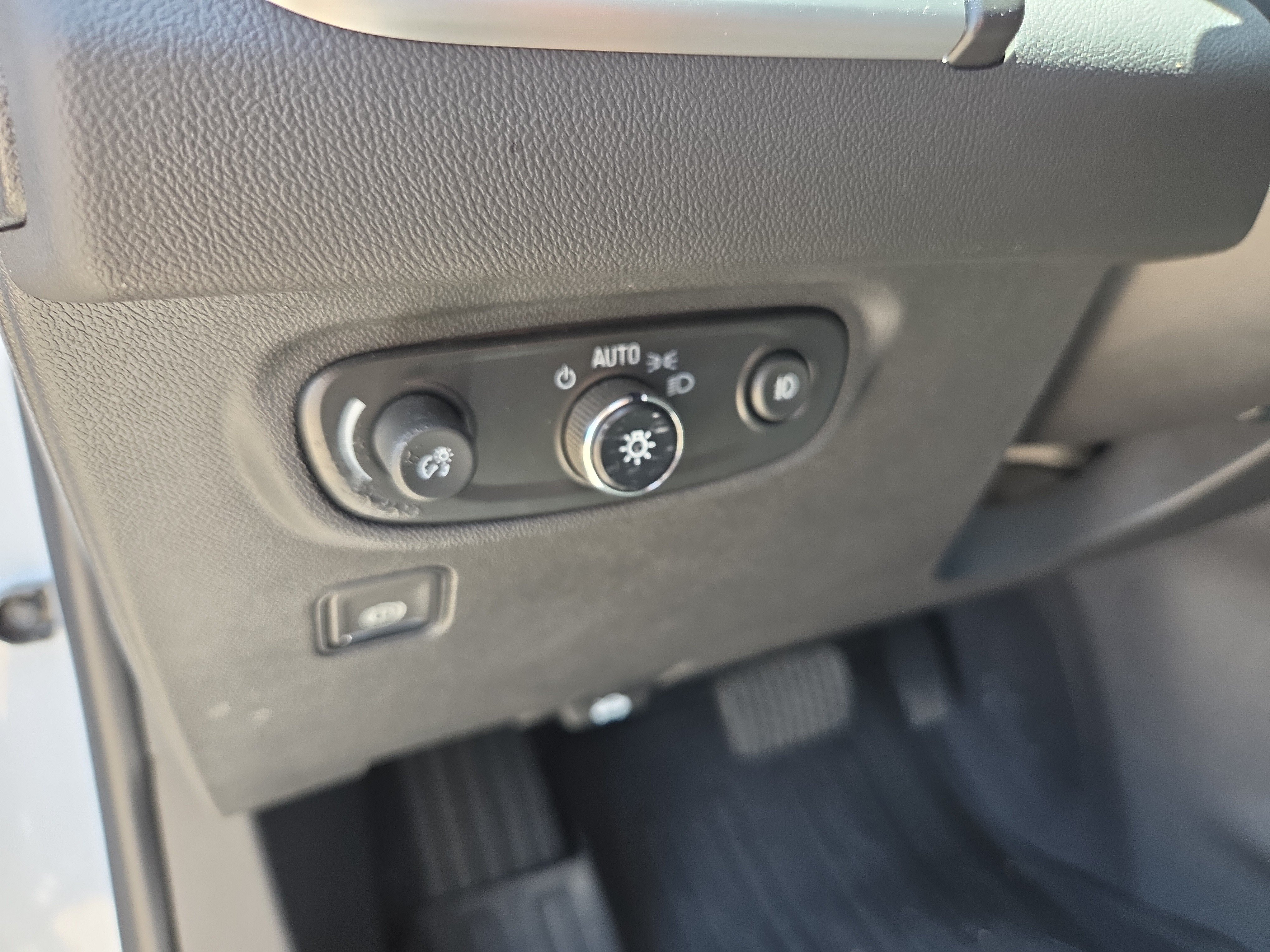 Used 2023 GMC Terrain SLT FWD image 16