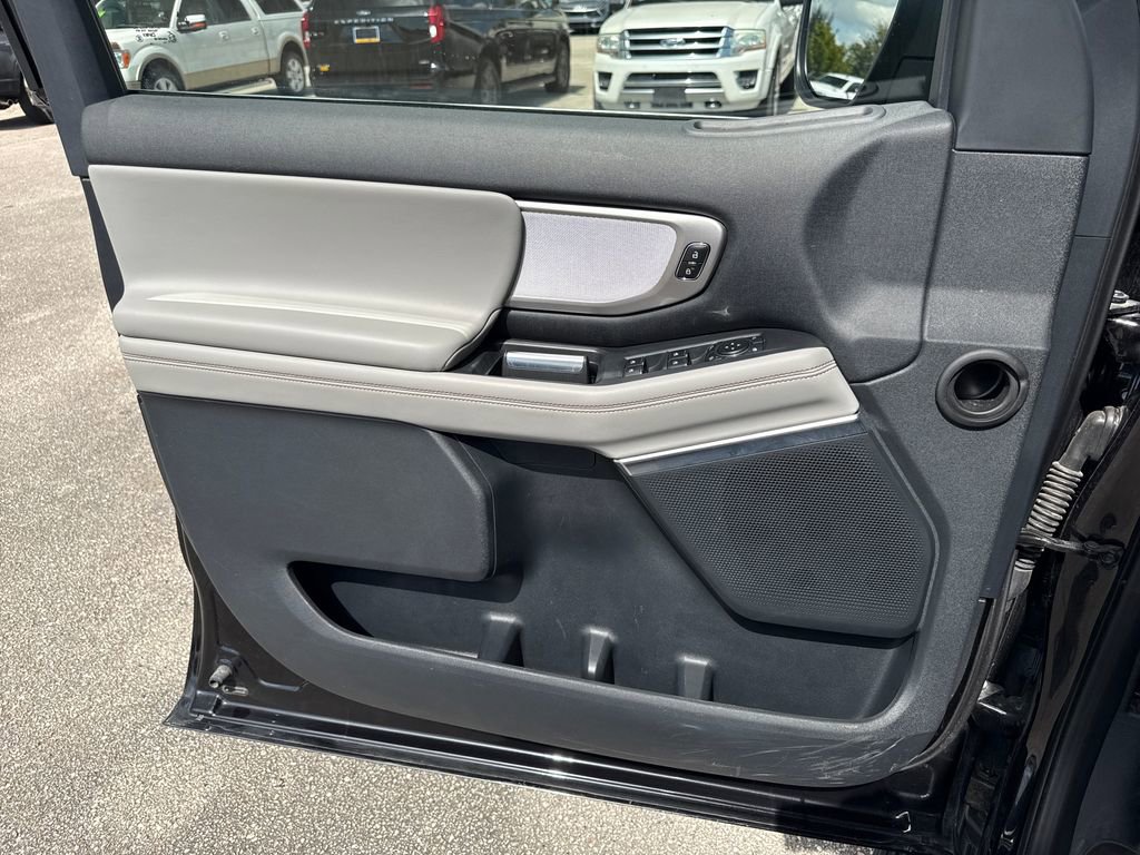 Used 2025 Ford Expedition Max Active RWD image 14