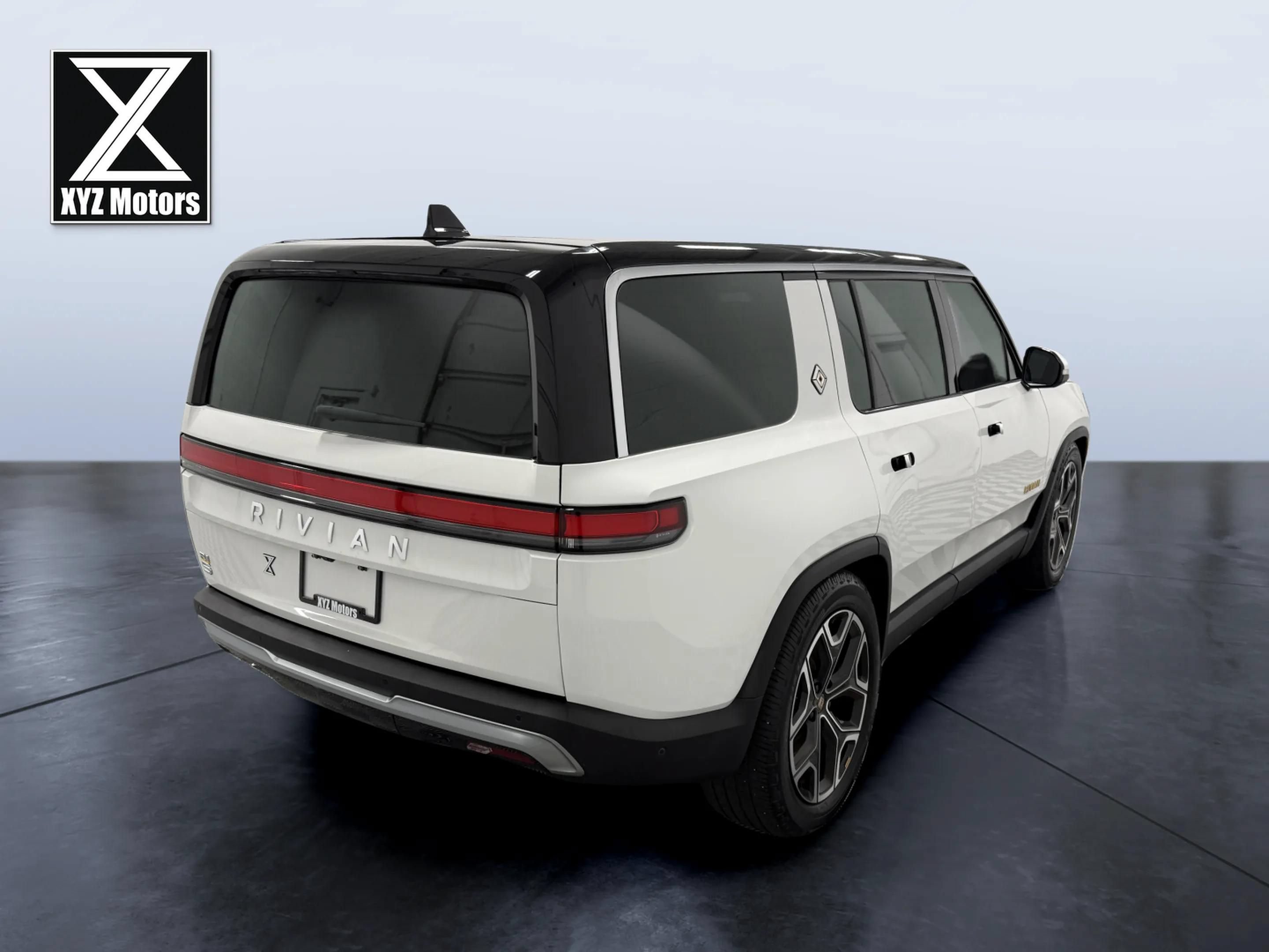 Used 2023 Rivian R1S Launch Edition Quad AWD/4WD image 8