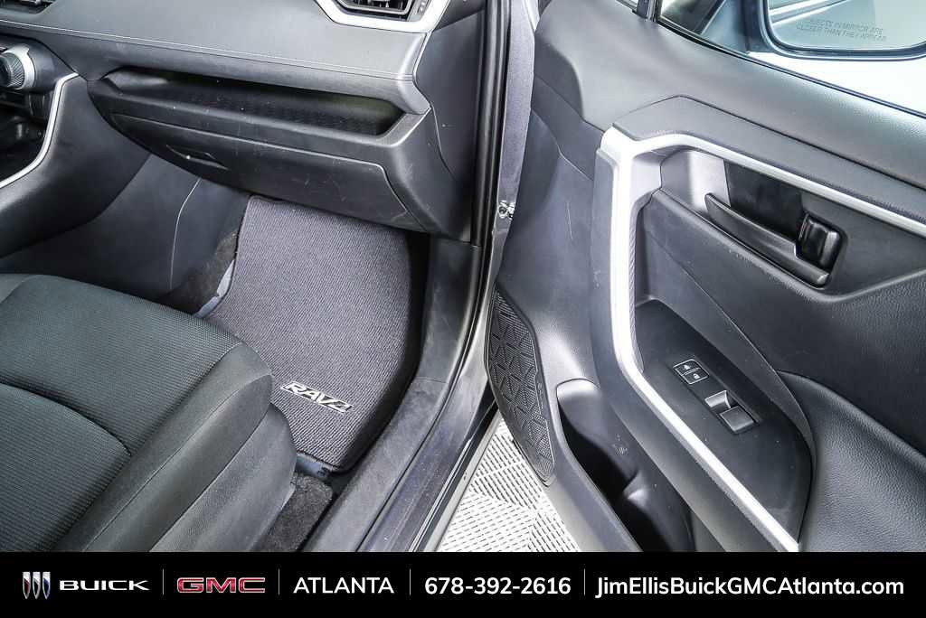 Used 2021 Toyota RAV4 LE image 22