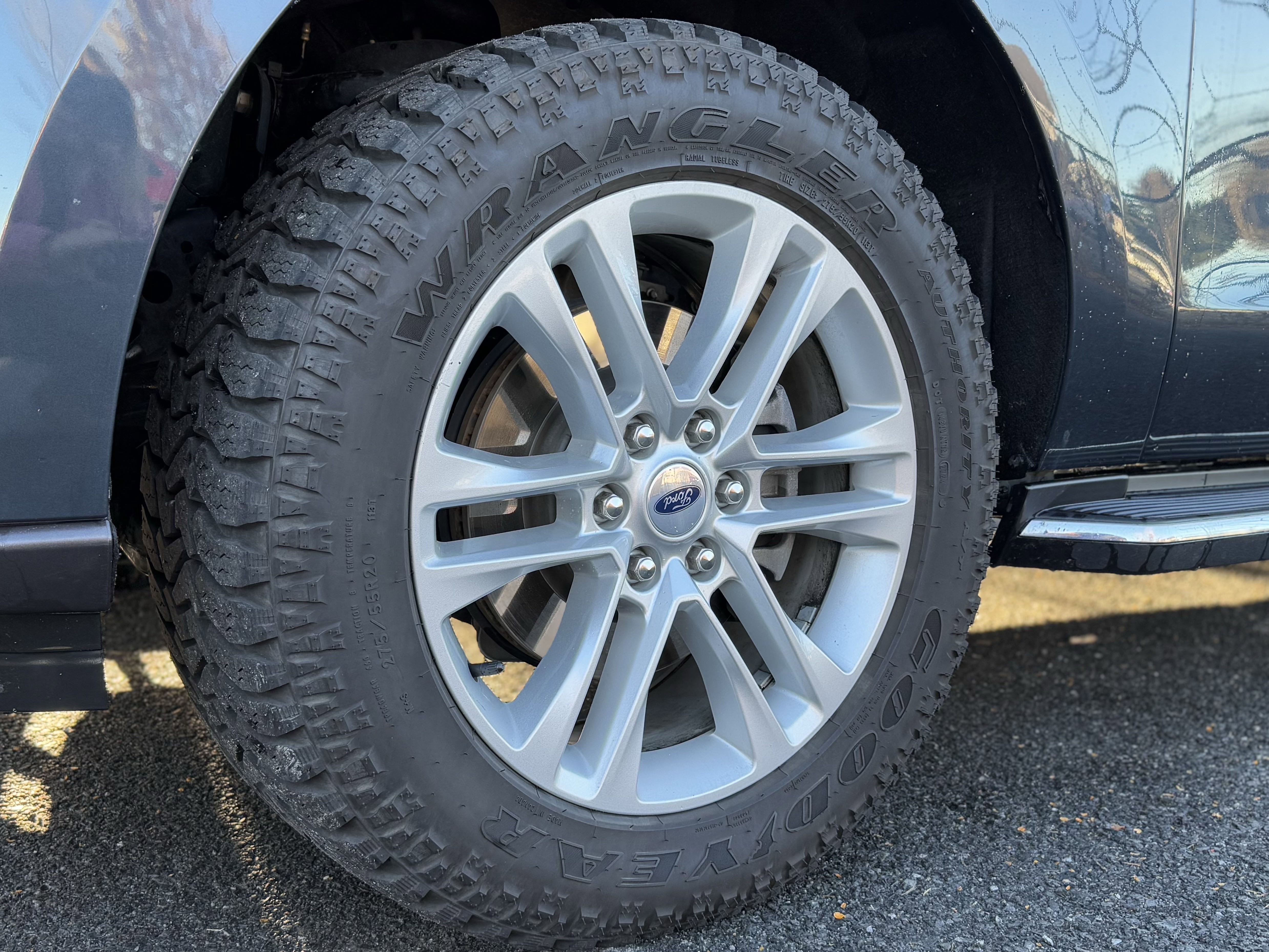 Used 2023 Ford Expedition Max XLT image 9